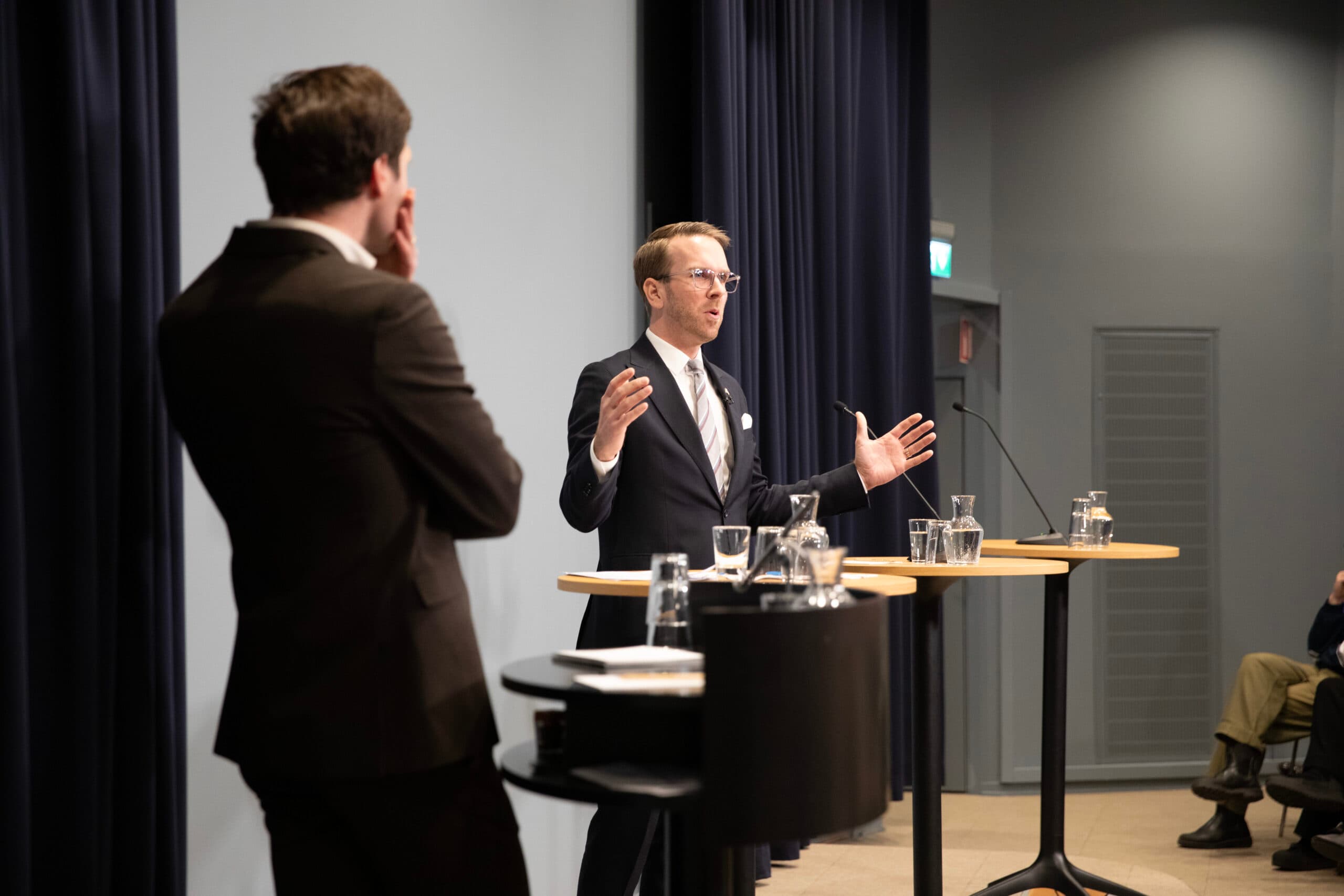Sveriges infrastrukturminister Andreas Carlsson på seminarium om Nato 16 mars 2026