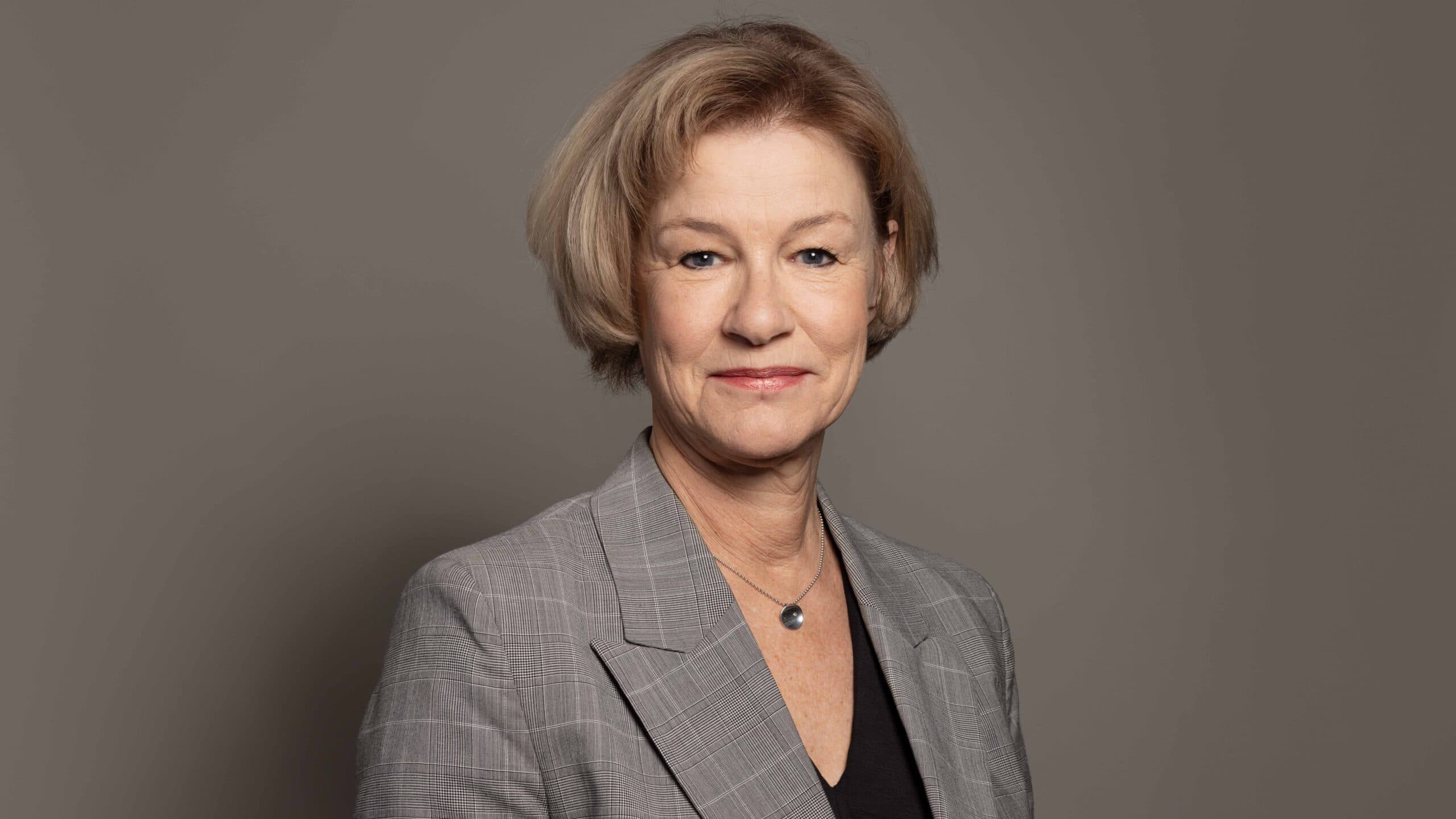 Eva Lindström Styrelseordförande i Första AP-fonden. Ledamot i Kungl. Ingenjörs­vetenskaps­akademien (IVA). Sitter i SNS styrelse